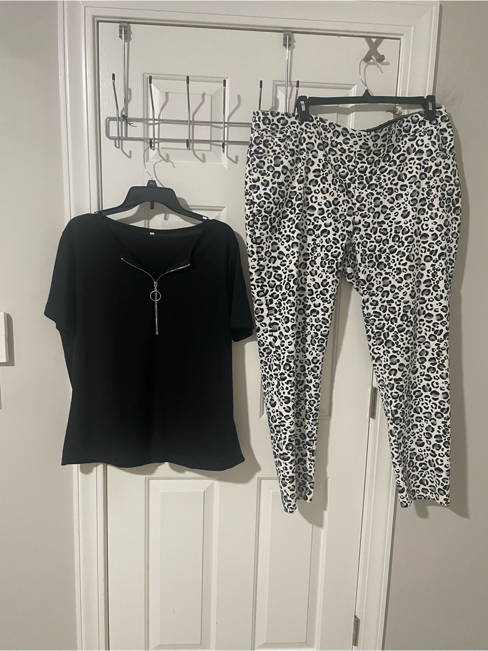 Leopard Print Women's Pants 20w stretch with textured zip up black  top 1x